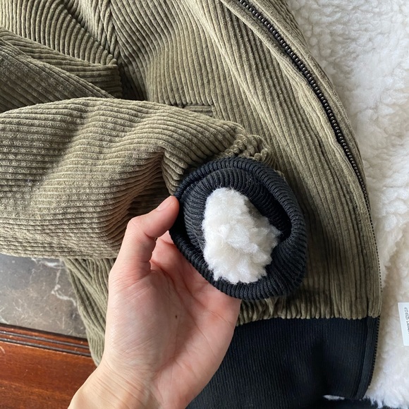 Twenty Montreal Crop Sherpa Hoodie - Picture 6 of 6